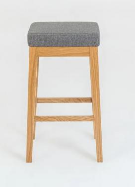 табуретка из массива дерева